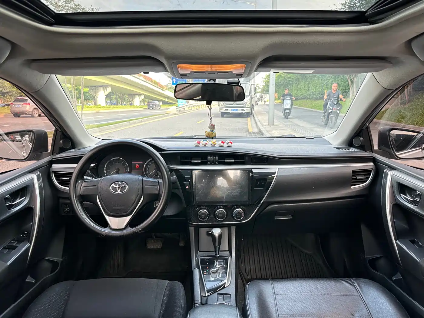 Toyota Corolla 2016 1.6L CVT GL-i Cool Edition фото 13