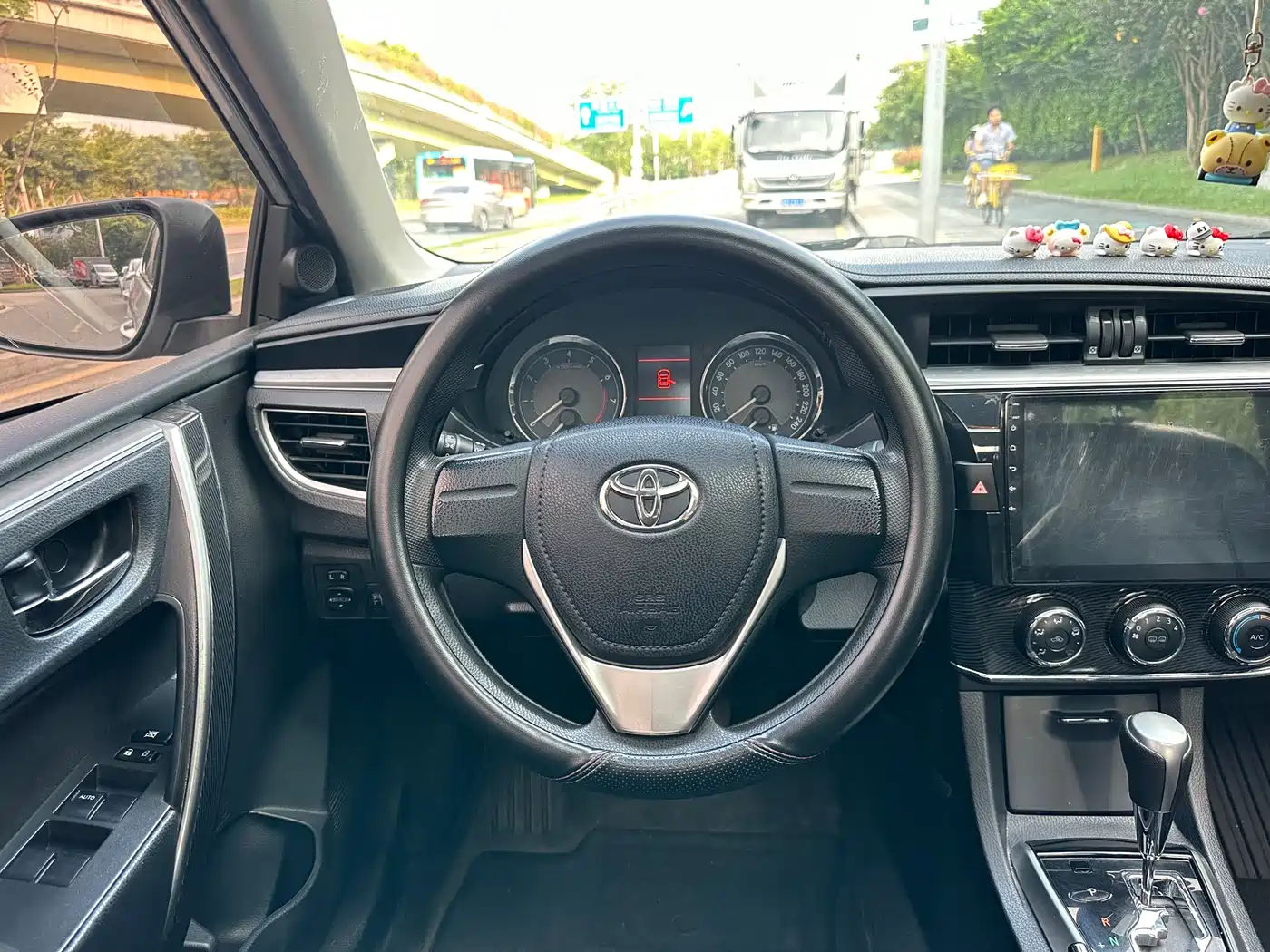 Toyota Corolla 2016 1.6L CVT GL-i Cool Edition фото 14