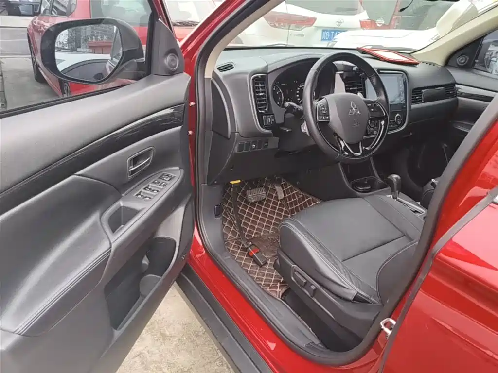Mitsubishi Outlander 2016 2.4L 4WD Elite Edition 5-seater фото 16
