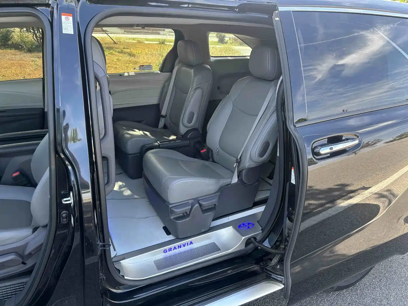 Toyota Granvia 2024 2023 2.5L Hybrid Luxury Edition