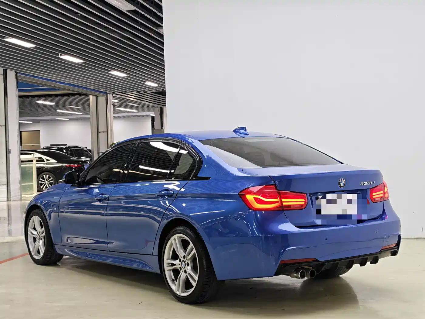 BMW 3 Series 2017 330Li M Sport фото 3