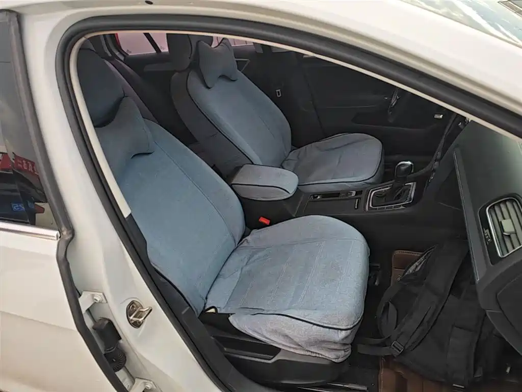 Volkswagen Golf 2020 200TSI DSG Comfort Progressive Edition фото 25