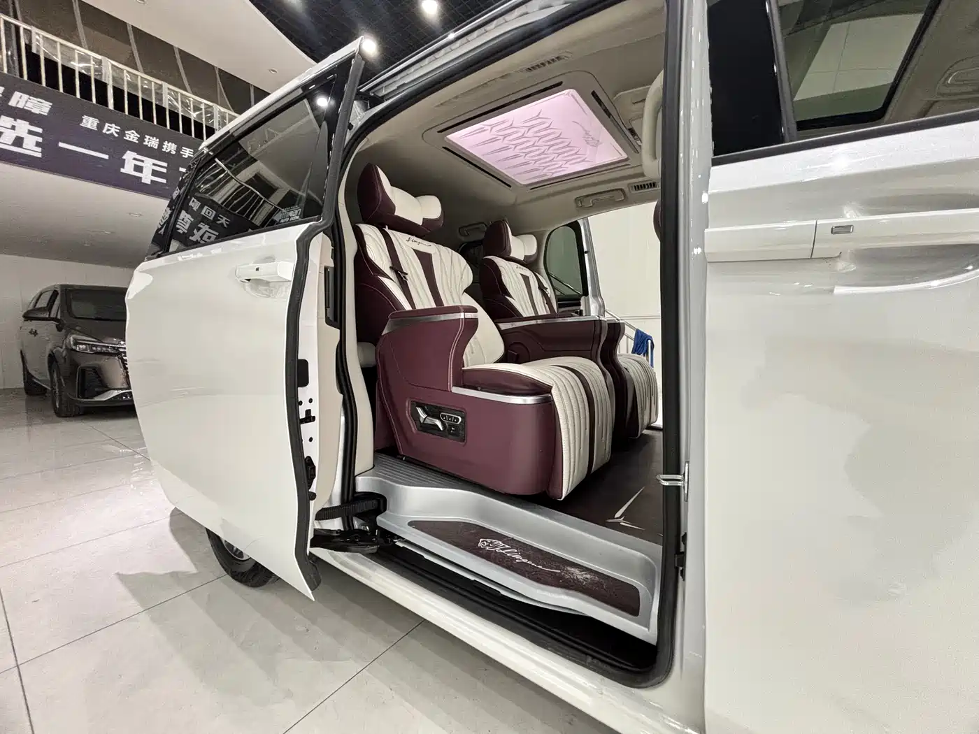 Buick GL8 2021 ES Landlord 653T Comfort фото 19