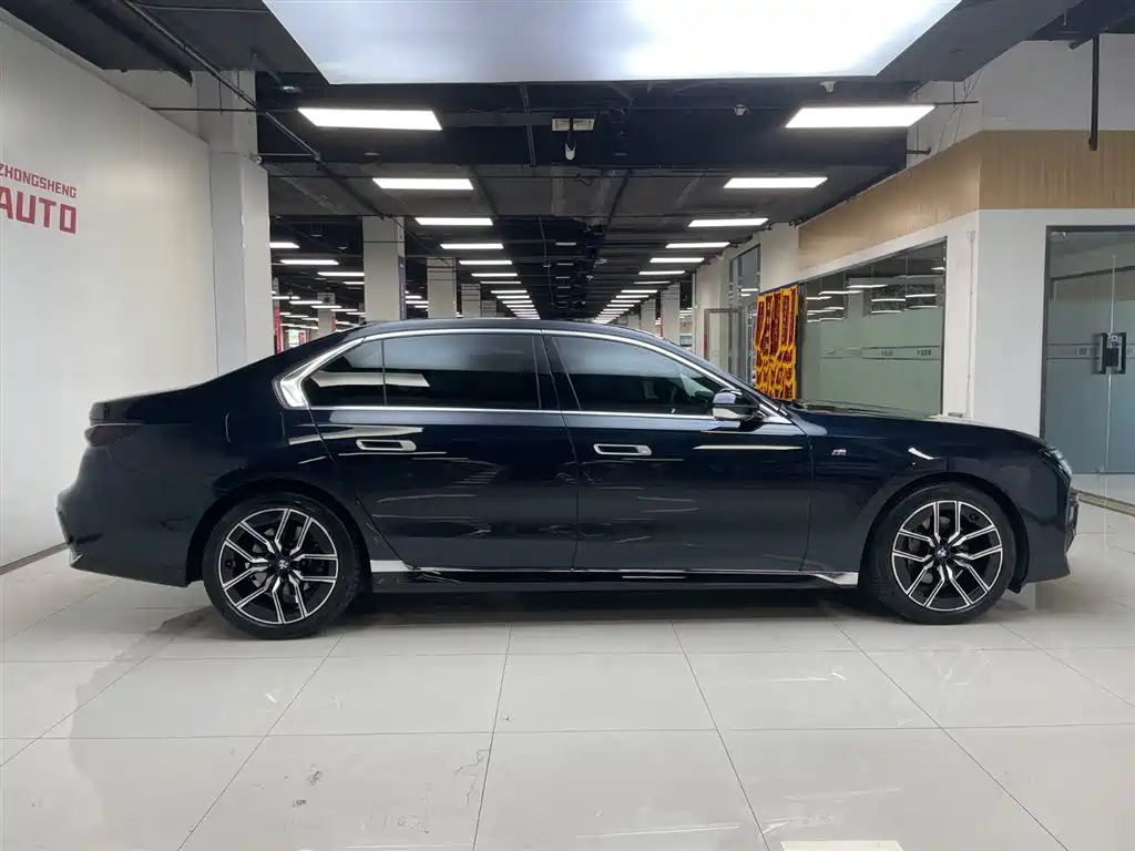 BMW 7-SERIES