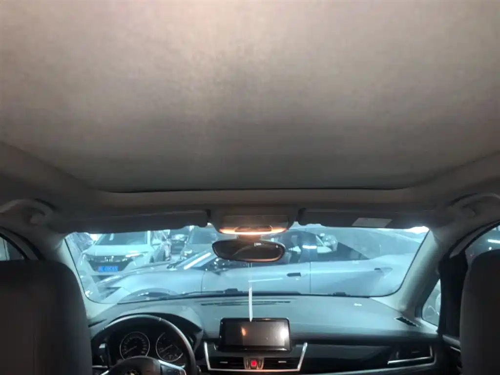BMW 2 Series Touring 2016 218i Sport Design Package фото 18