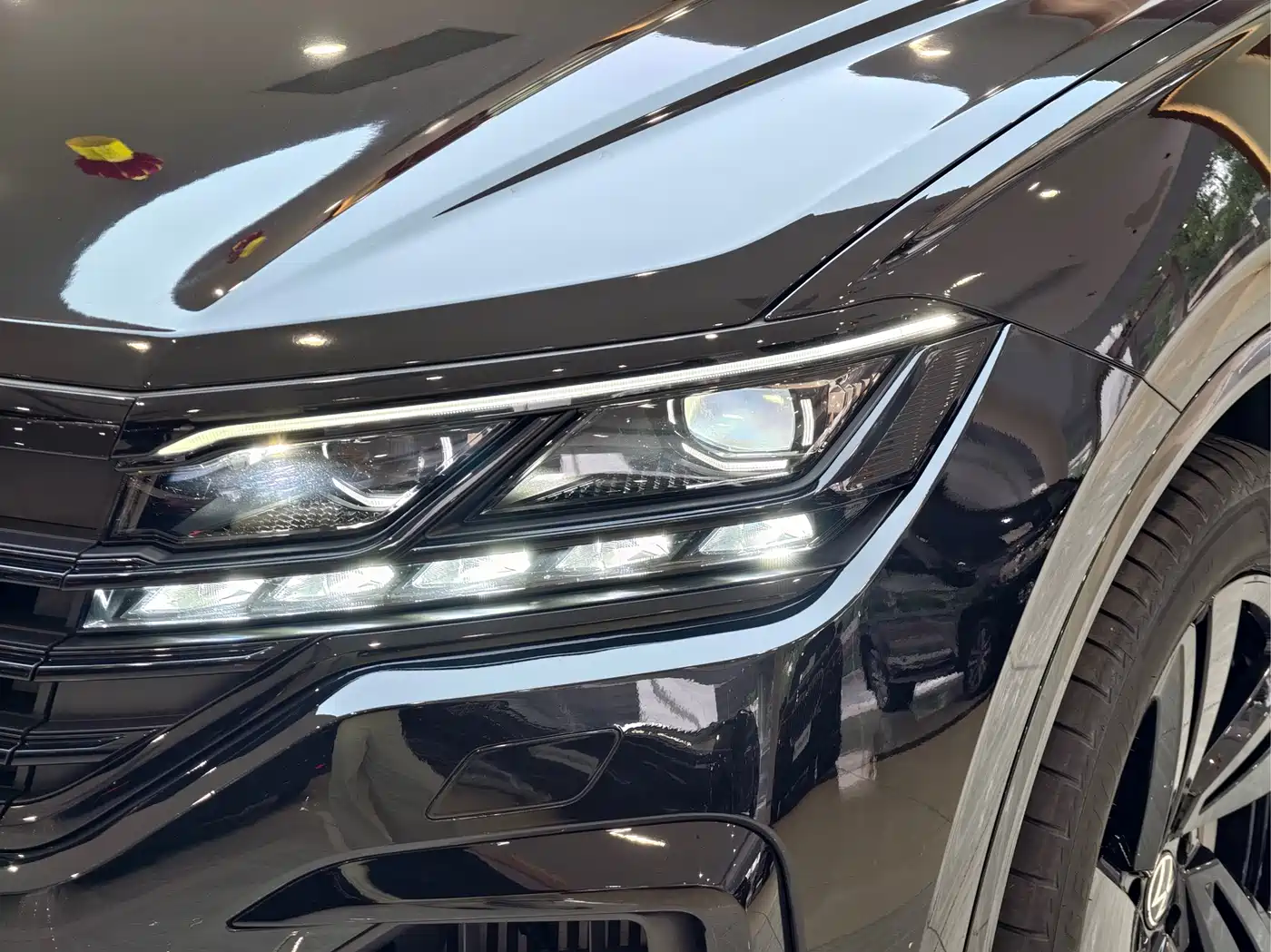 Volkswagen Touareg 2023 3.0TSI R-Line Black Sports Package фото 24
