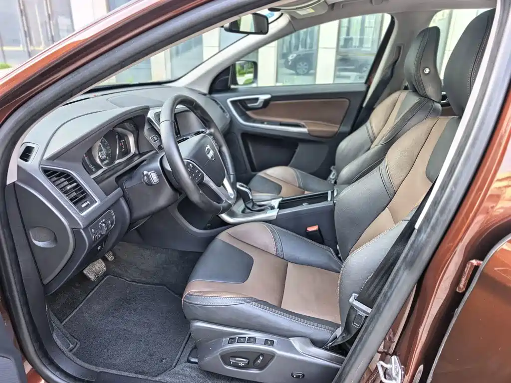 Volvo XC60 2016 2015 T5 AWD Smart Distance Edition