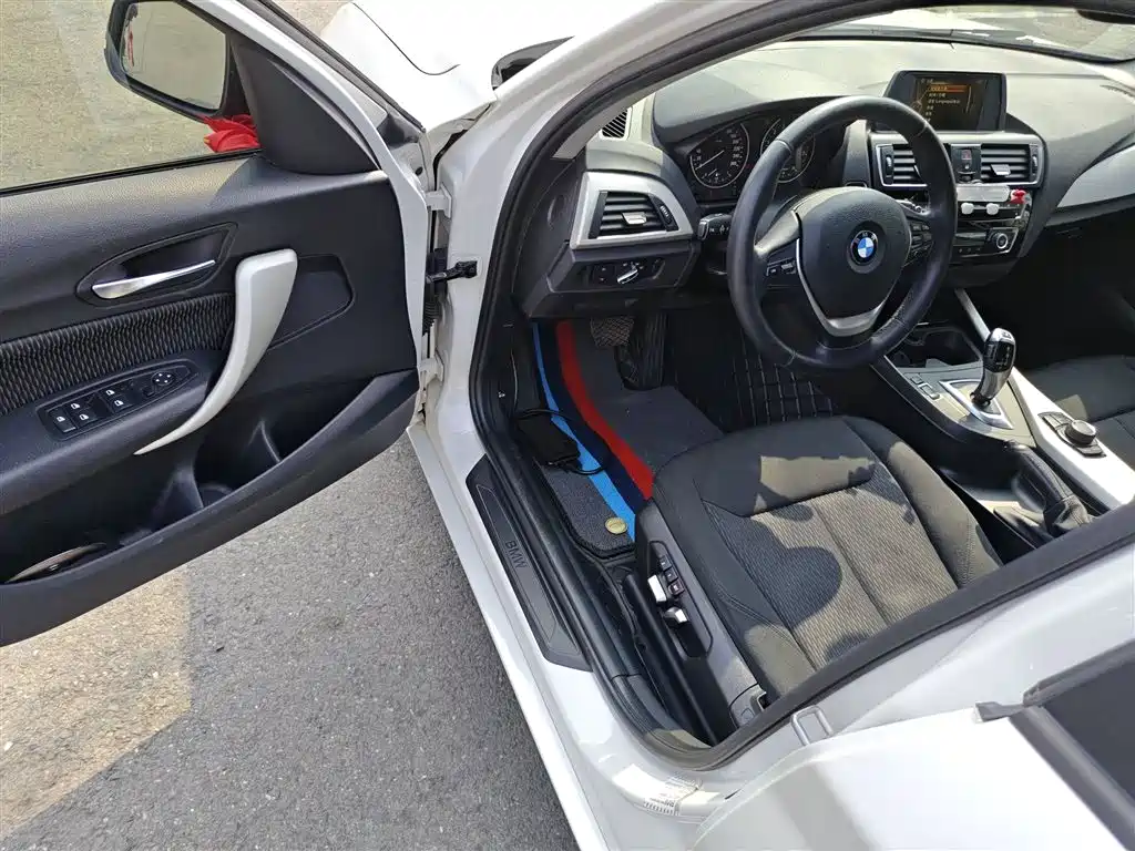 BMW 1 Series (Import) 2015 120i Leading фото 12