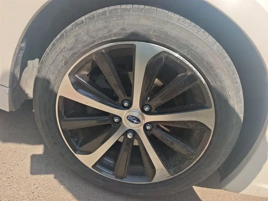 Subaru Legacy 2016 2.5i AWD Glory Edition фото 16