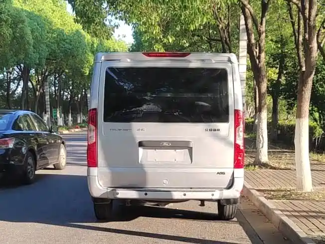 Ford New Generation Transit 2018 2019 2.2T Multi-function Short Wheelbase Medium-Low Roof 6-seat China VI