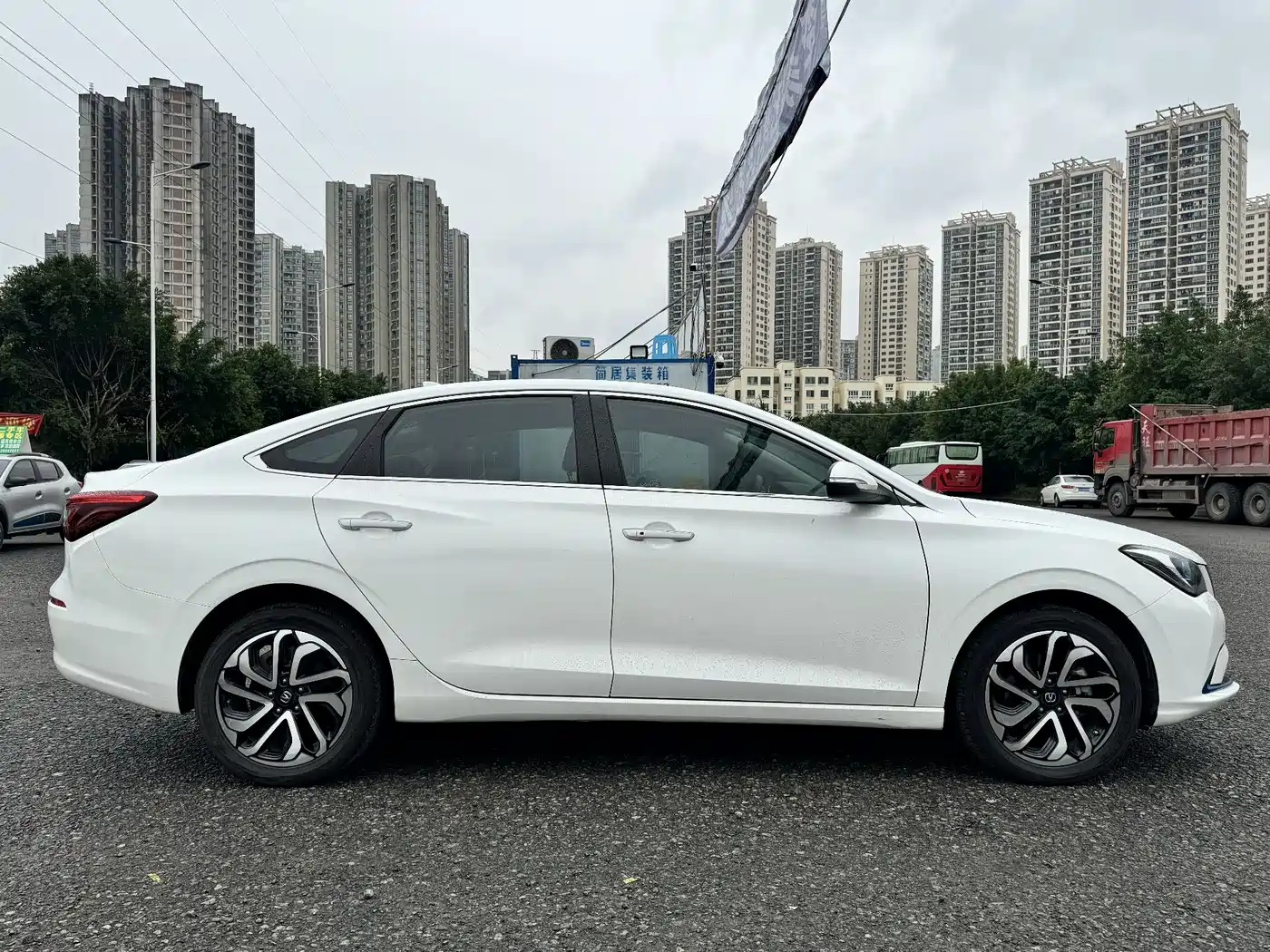 Changan Eado New Energy 2019 2019 EV460 Smart Enjoy Edition