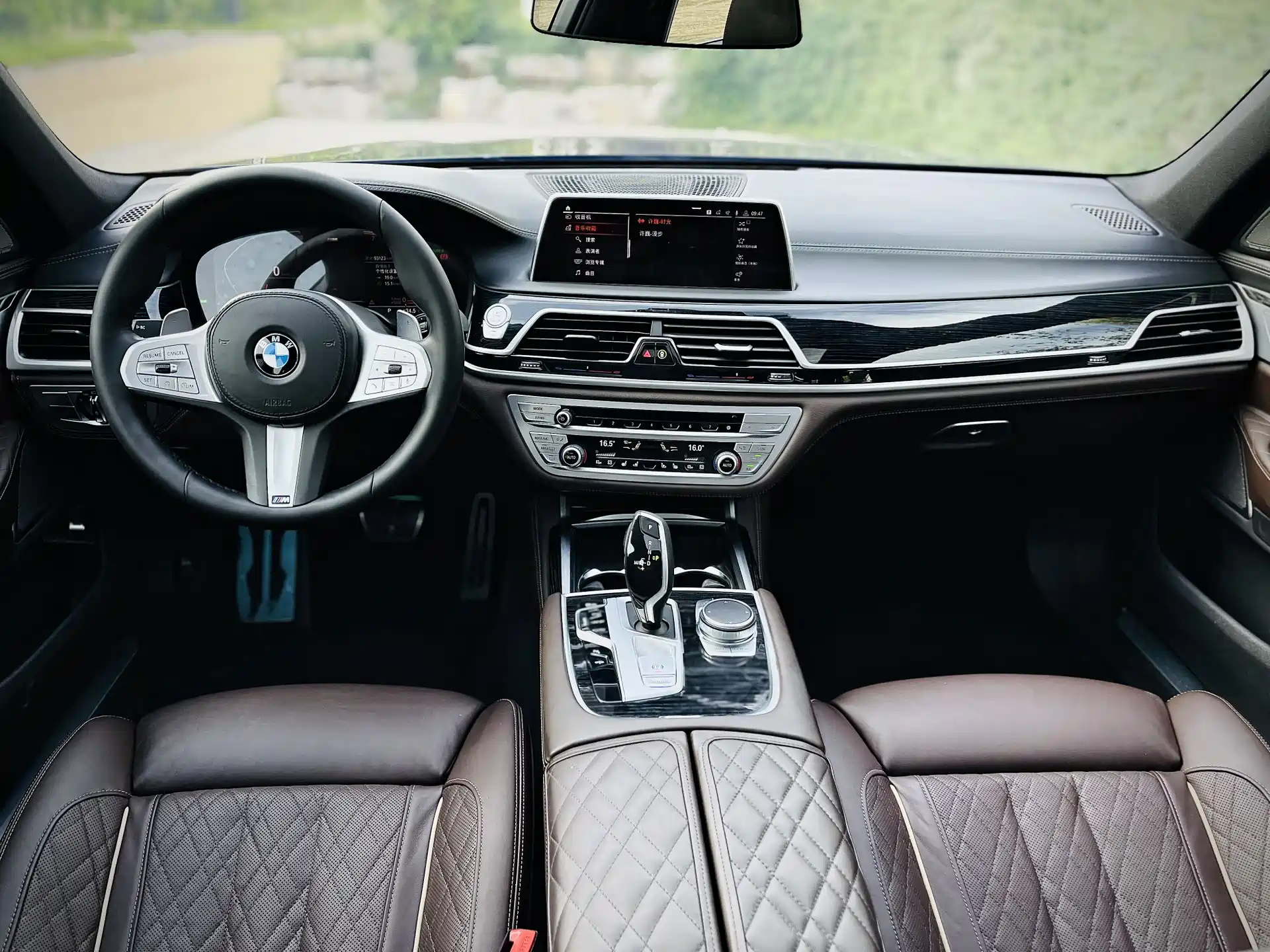 Фото 8 - BMW 7 Series