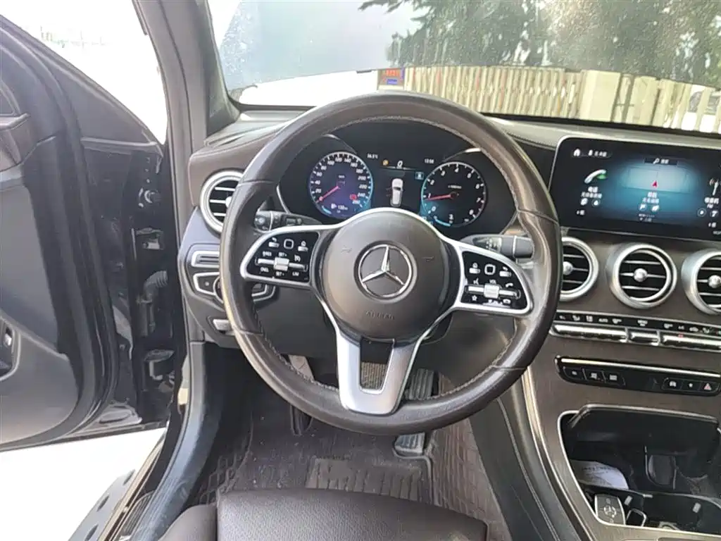 MERCEDES-BENZ GLC