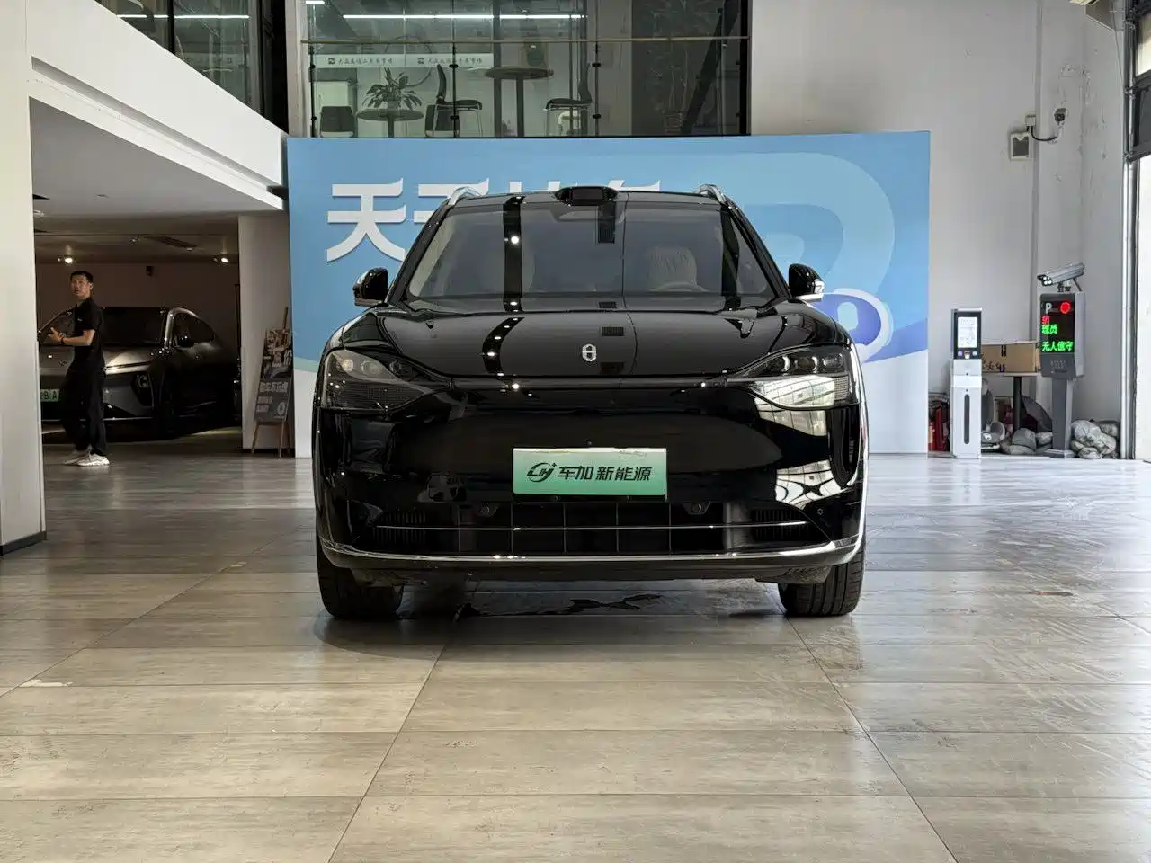 AITO Wenjie AITO M9 2024 Range Extender Max Edition 42kWh 6-seater фото 2