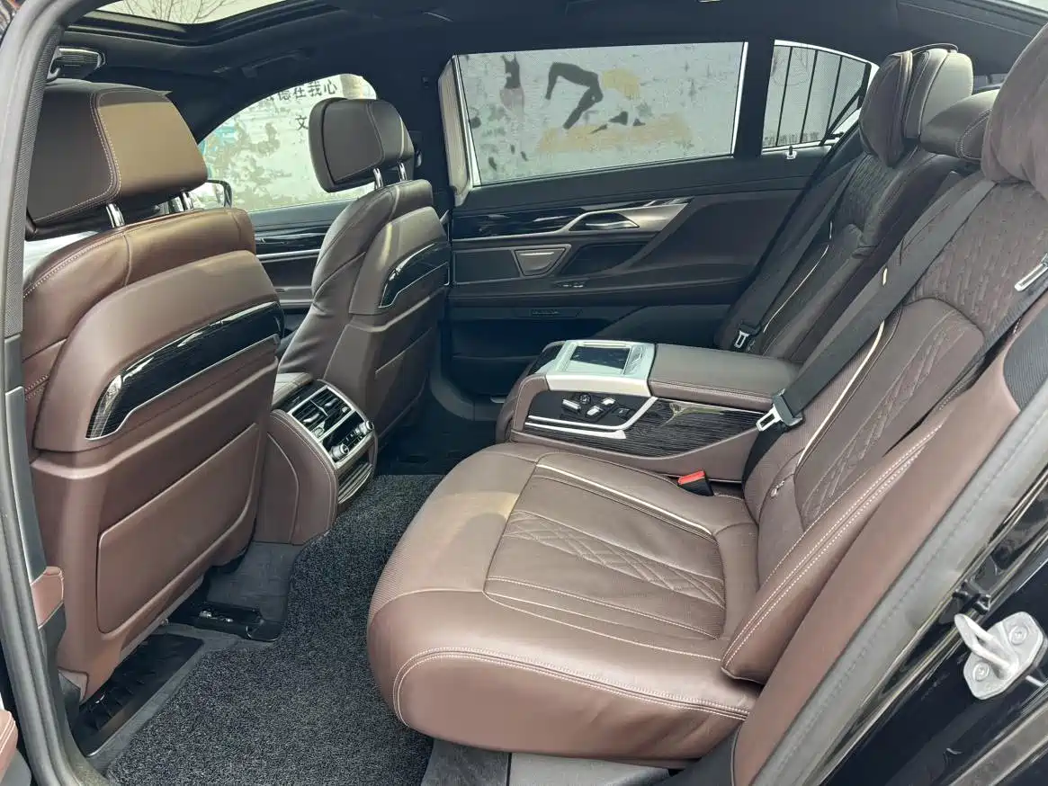 BMW 7 Series 2021 Model 730Li M Sport Package фото 10