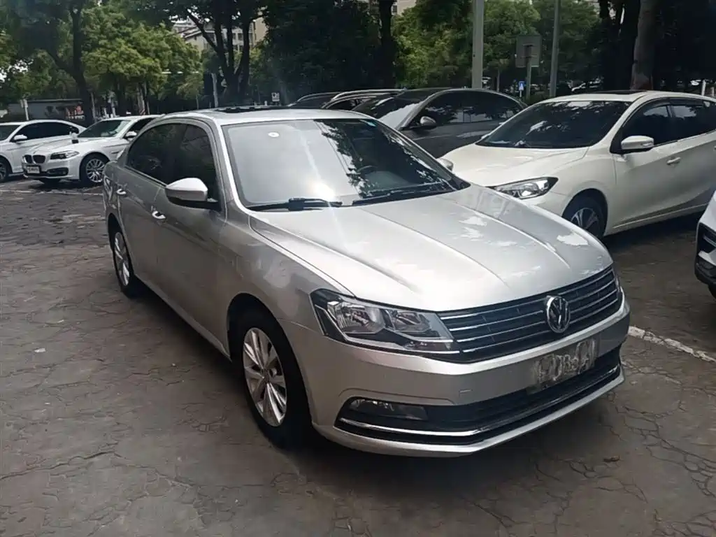 Volkswagen Lavida 2017 1.6L Automatic Comfort Edition фото 4