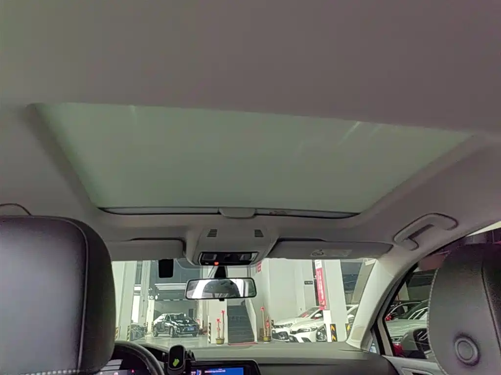 Volkswagen Golf 2023 Facelift 280TSI DSG Pro фото 18