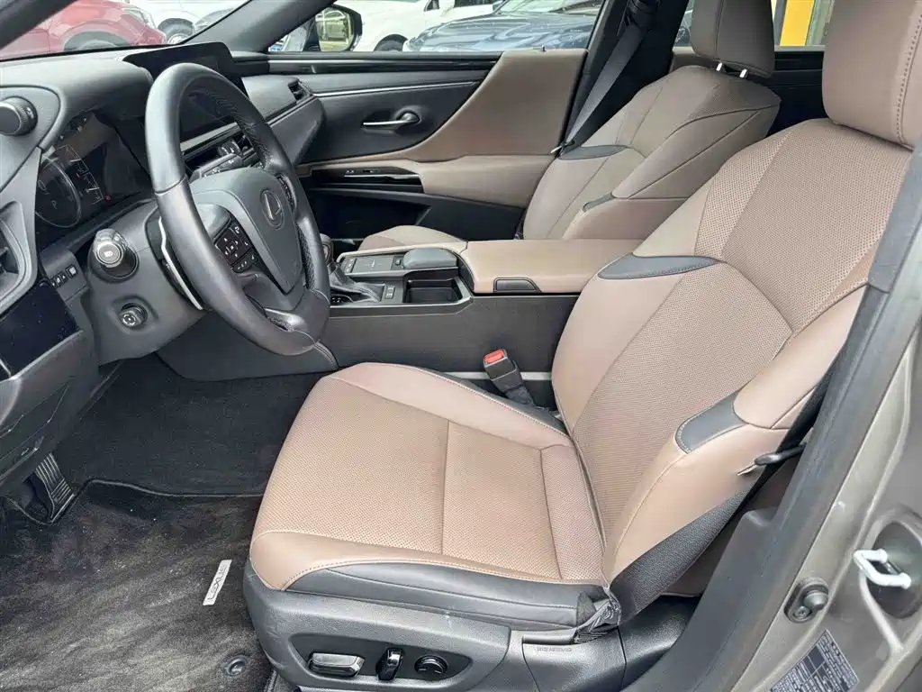 Lexus ES 2021 200 Excellence Edition фото 15