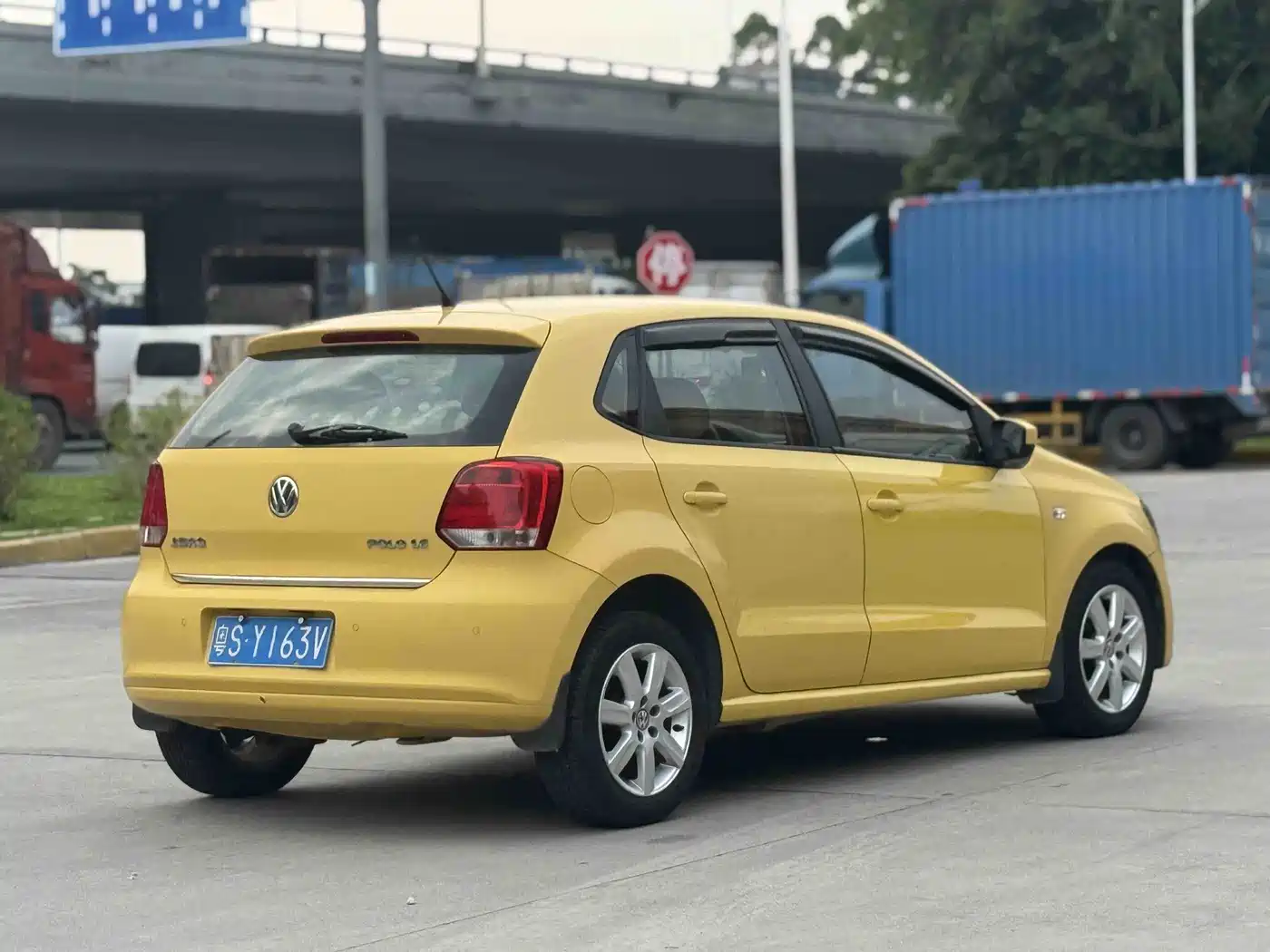 Volkswagen Polo 2011 1.6L Automatic Cool Edition фото 7