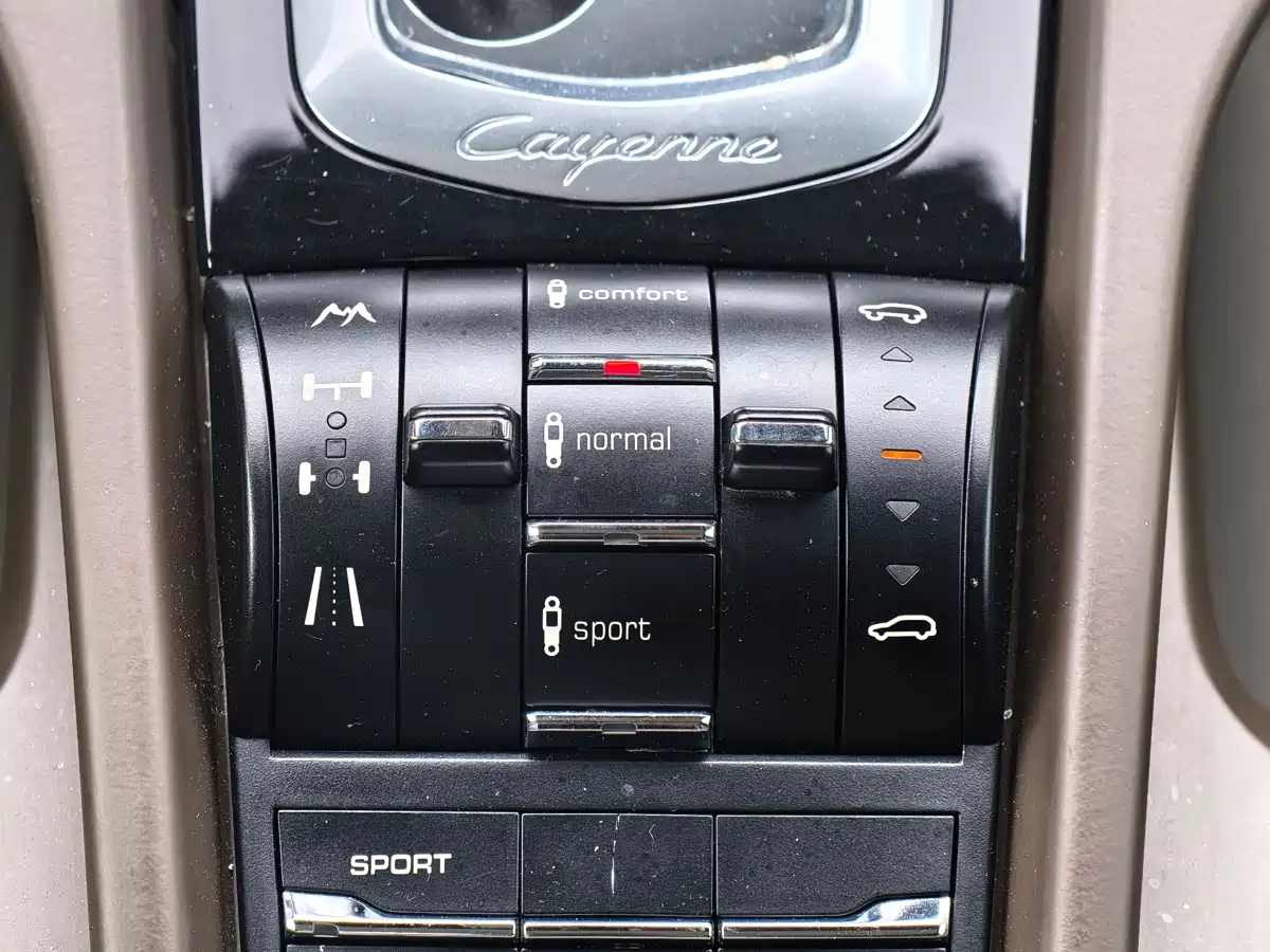 Porsche Cayenne 2011 Cayenne 3.0T фото 15