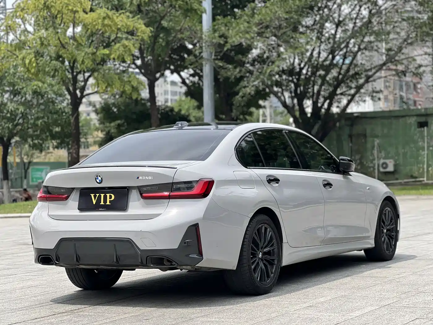 BMW 3 Series 2023 325Li M Sport Black Night Package фото 28
