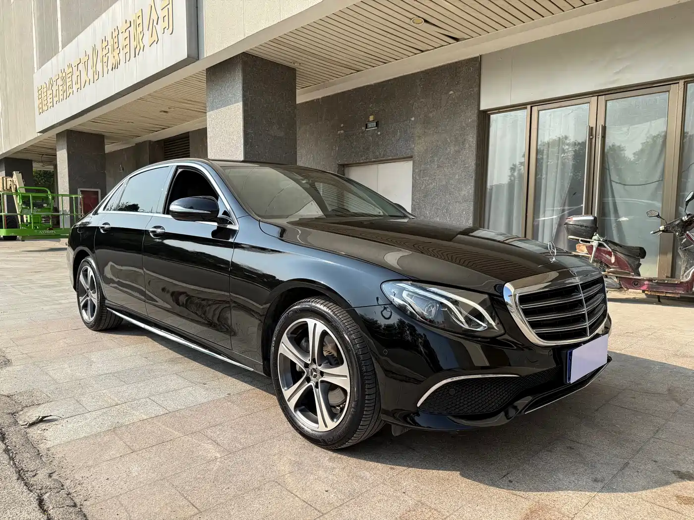Mercedes-Benz E-Class 2019 E 200 L Sport фото 3