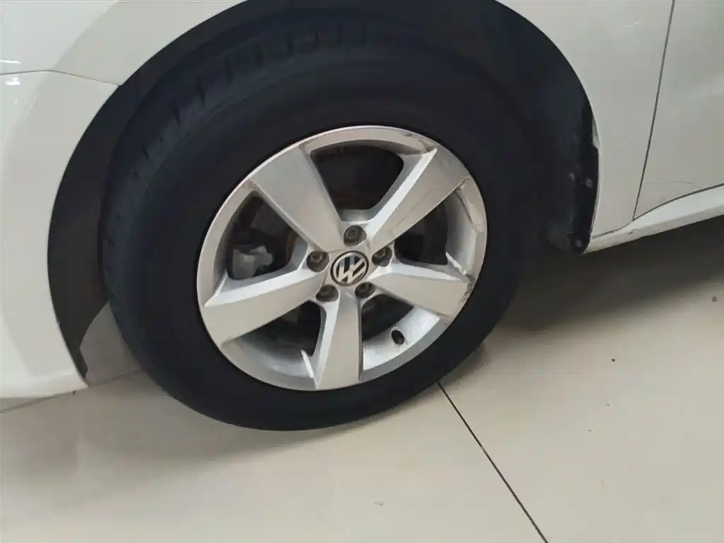 Volkswagen Lavida 2017 1.6L Automatic Comfort Edition фото 23