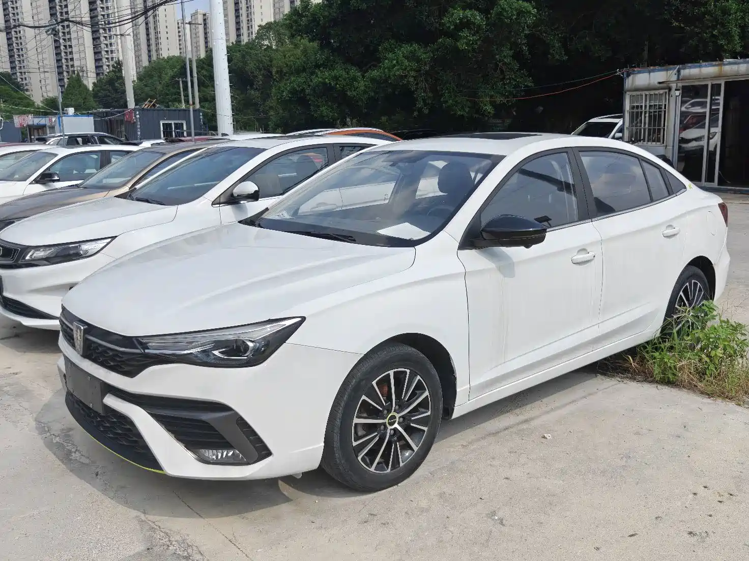 Фото 23 - Roewe i5