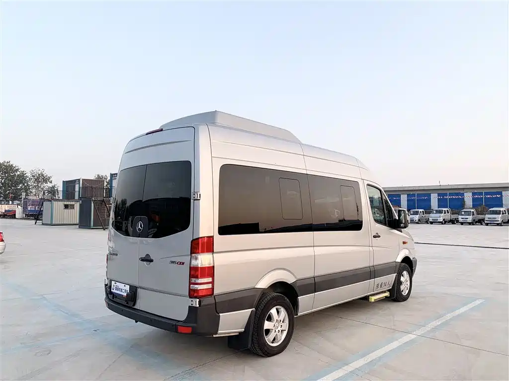 Mercedes-Benz Sprinter 2016 2.1T Premium Tour Medium Wheelbase Version фото 24
