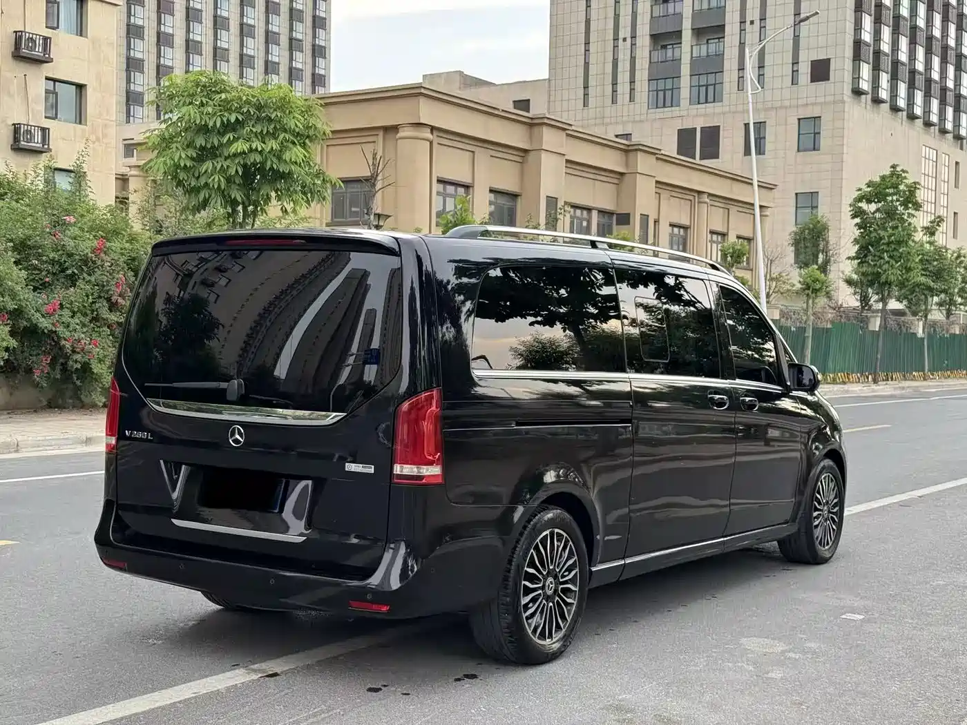 Mercedes-Benz V-Class 2018 V 260 L Premium Long Wheelbase Edition China VI фото 4