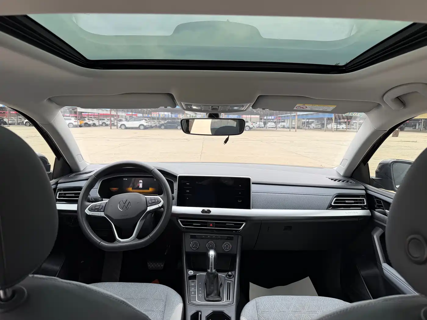 Volkswagen Lavida 2023 Facelift 1.5L Auto Full Comfort Edition фото 9