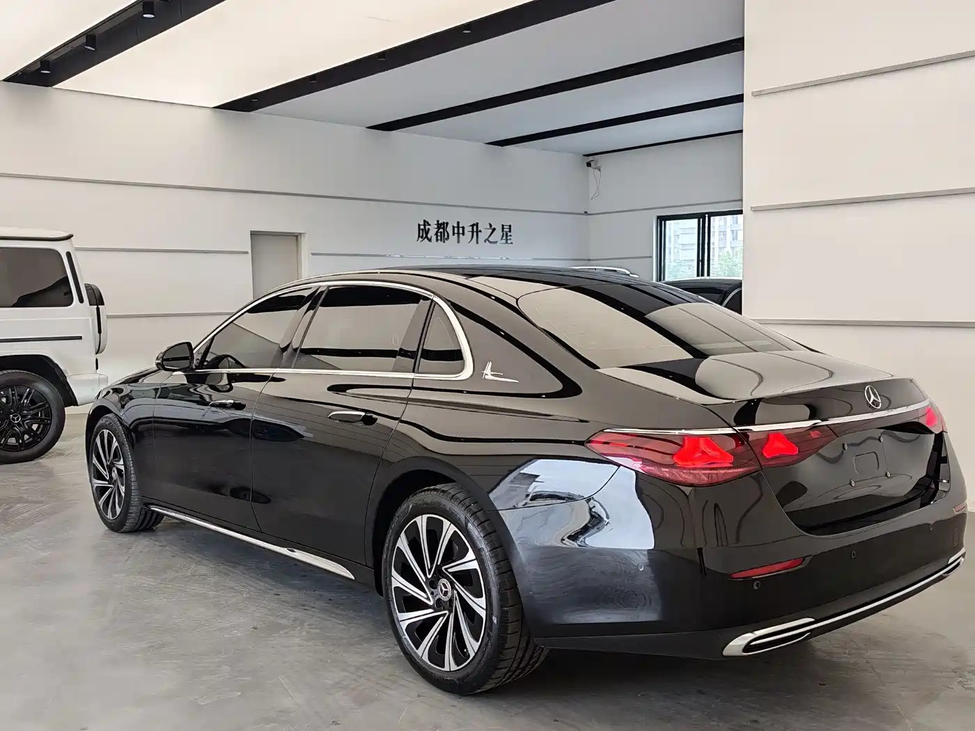 Mercedes-Benz E-Class 2024 Model E 300 L Luxury фото 4