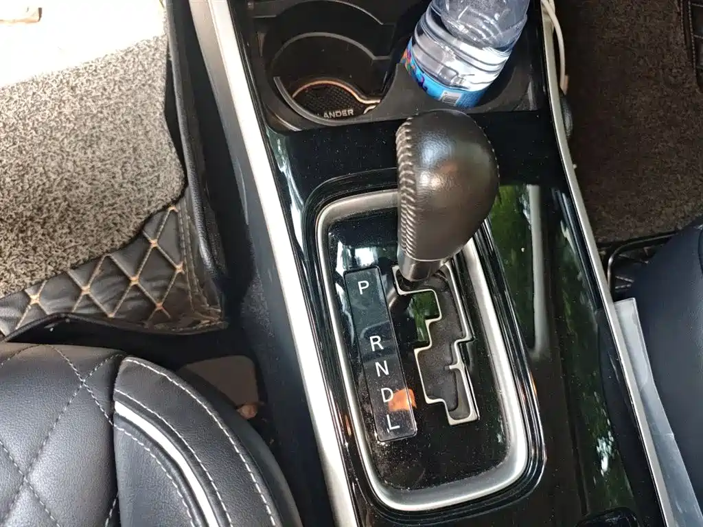 Mitsubishi Outlander 2020 2.4L 4WD Luxury 5-seater фото 11