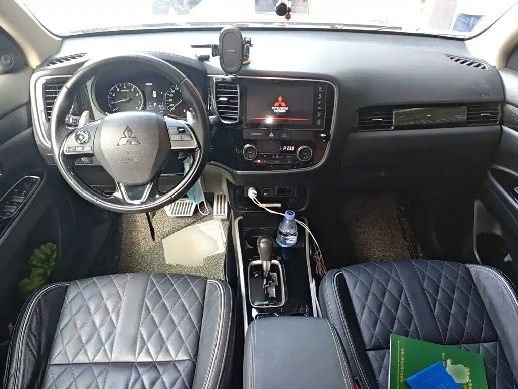 Mitsubishi Outlander 2020 2.4L 4WD Luxury 5-seater фото 6