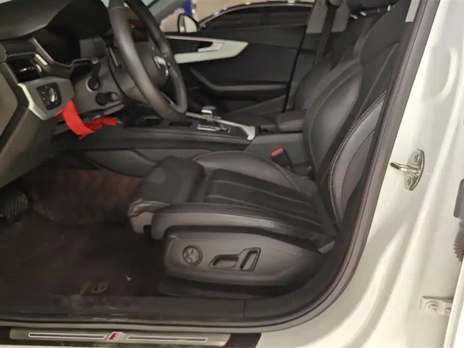 Audi A4L 2020 40 TFSI Luxury Dynamic фото 9