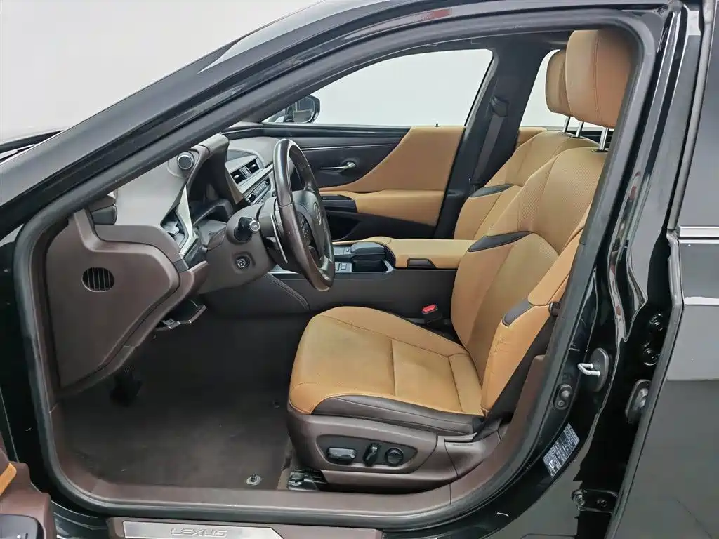 Lexus ES 2020 200 Excellence фото 10