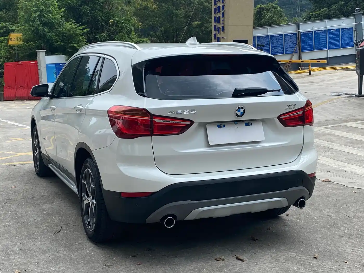 BMW X1 2016 xDrive20Li Luxury Model фото 4