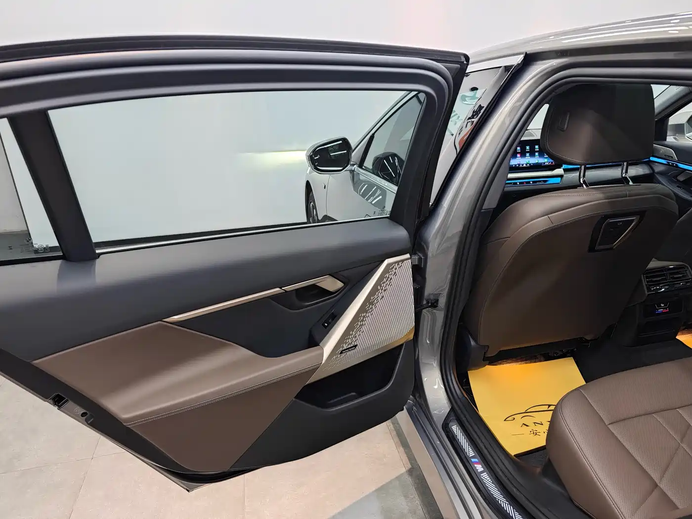 BMW 5 Series 2024 530Li Leading M Sport Package фото 9