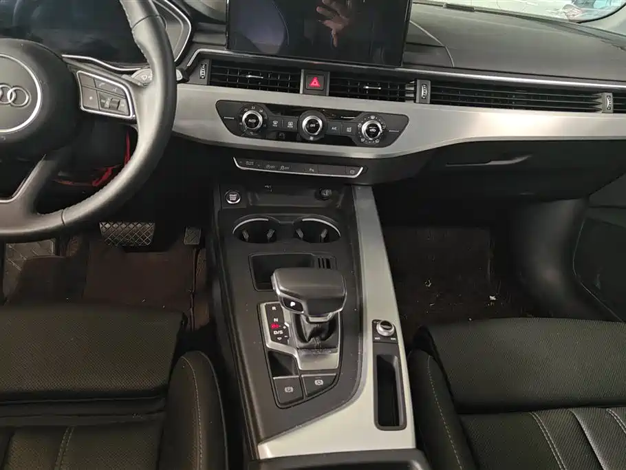 Audi A4L 2020 40 TFSI Luxury Dynamic фото 13