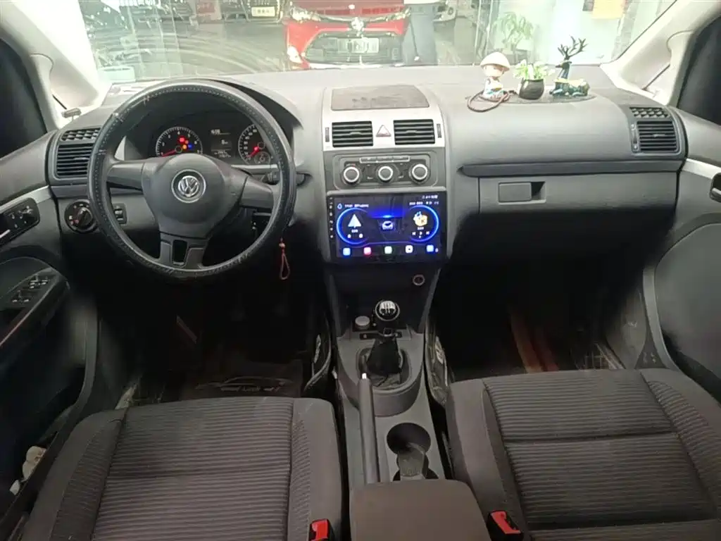 Volkswagen Touran 2013 1.4T Manual Trend 5-seater фото 10