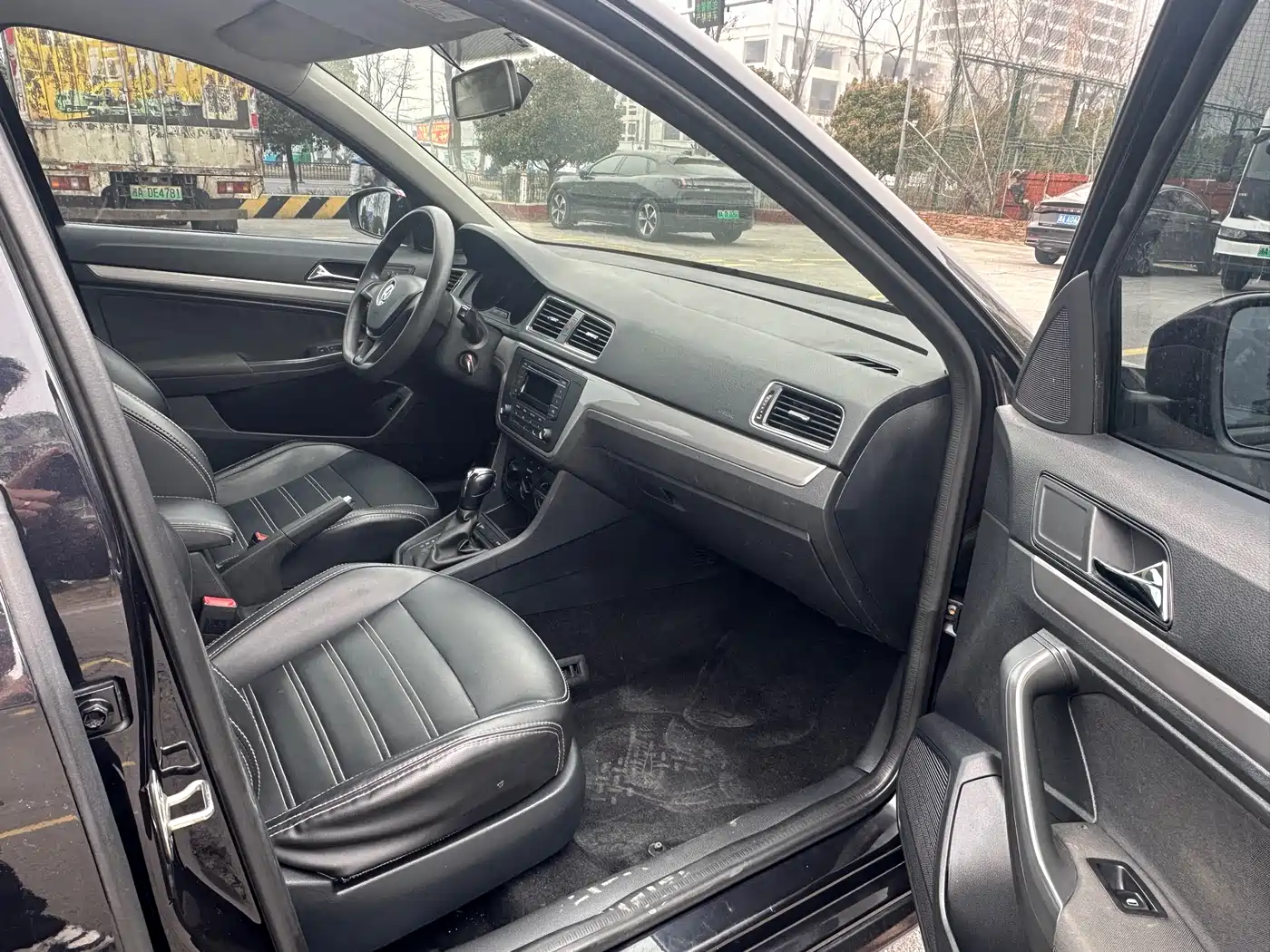 Volkswagen Lavida 2017 1.6L Automatic Trend Edition фото 11