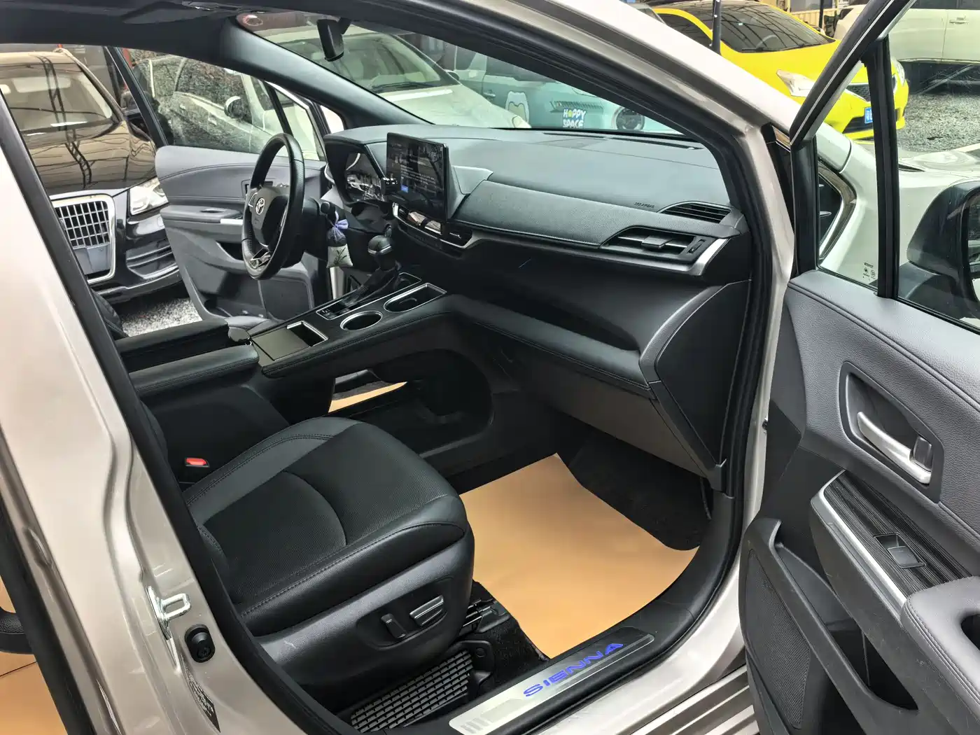 Toyota Sienna 2021 2.5L Hybrid Premium Edition фото 12