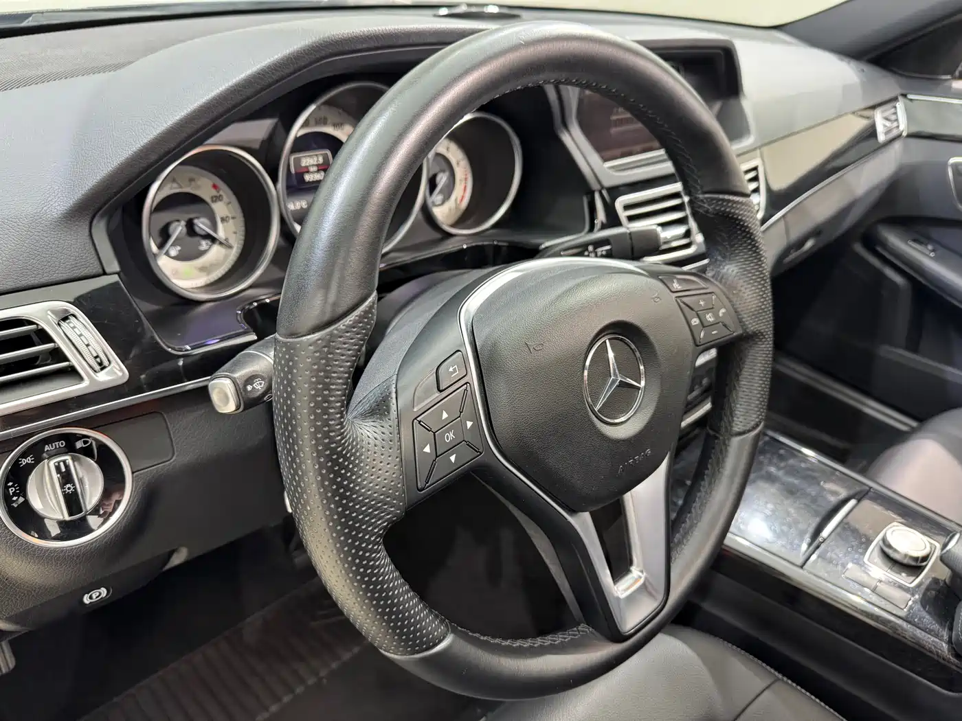 Mercedes-Benz E-Class 2014 E 260 L Sport фото 20