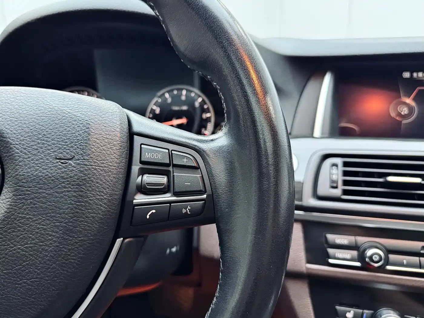 BMW 5 Series 2014 525Li Luxury Design Package фото 22