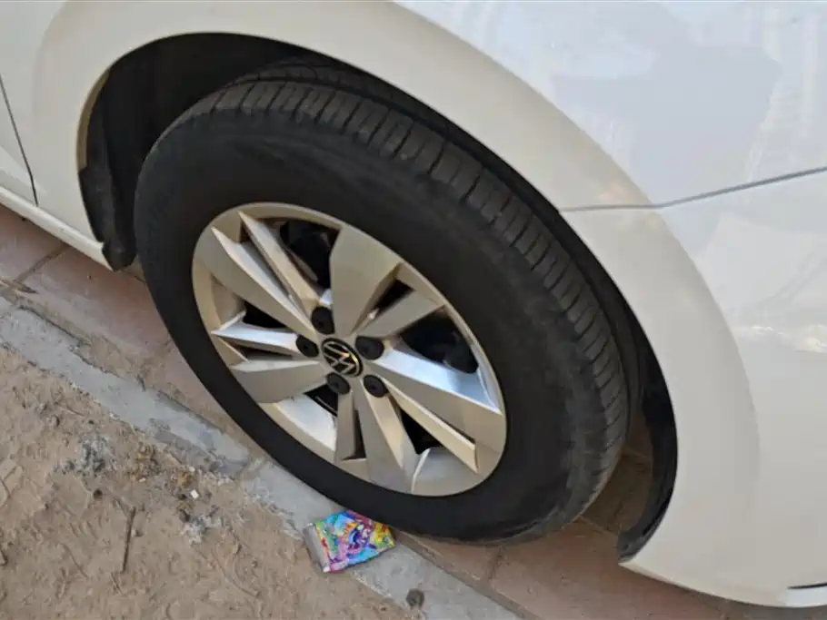 Volkswagen Polo 2023 Facelift Plus 1.5L Auto Joyful Living Edition фото 6
