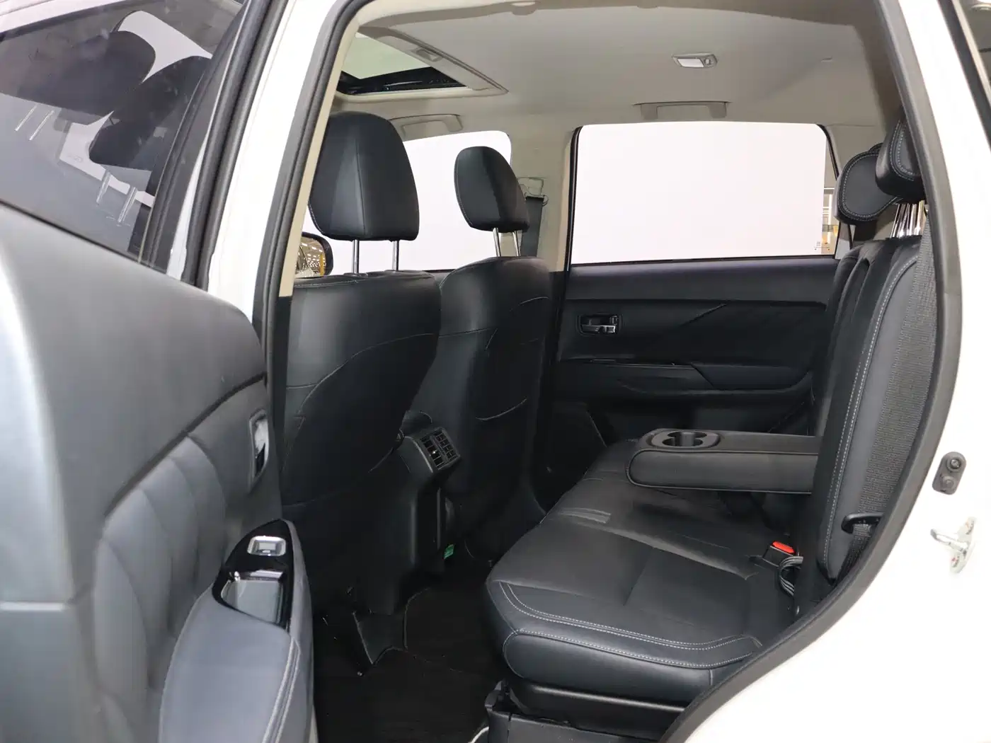 Mitsubishi Outlander 2019 2.4L 4WD Deluxe Edition 5-Seater China VI фото 15