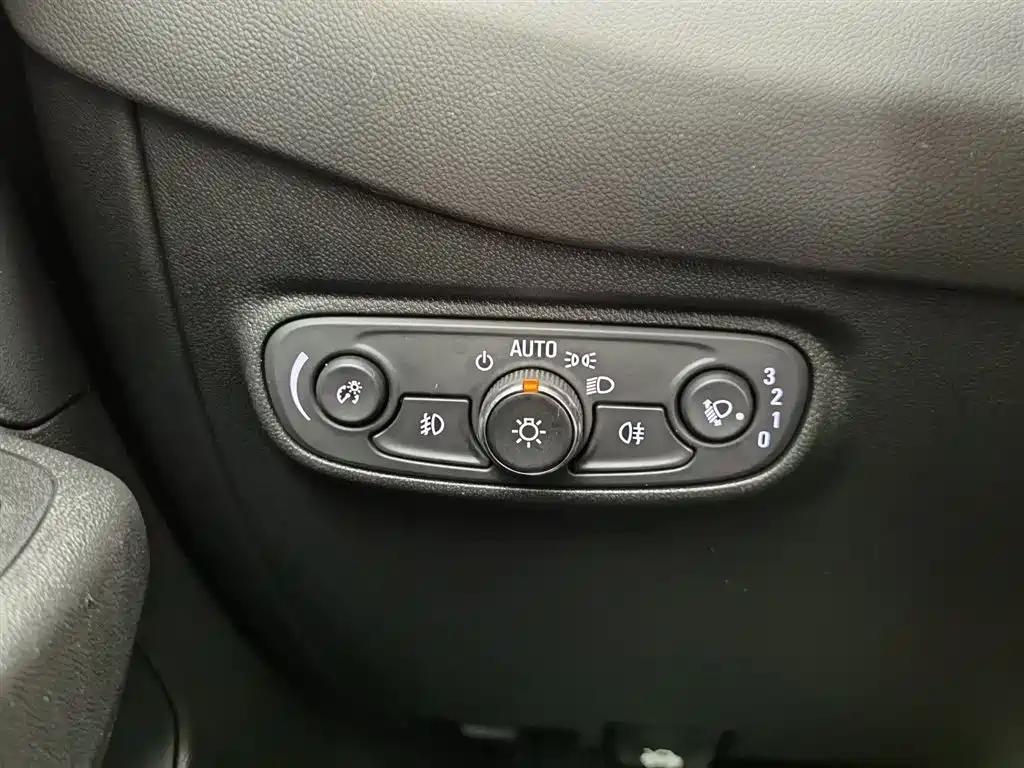 Chevrolet Equinox 2019 535T Auto Control Edition China V фото 21