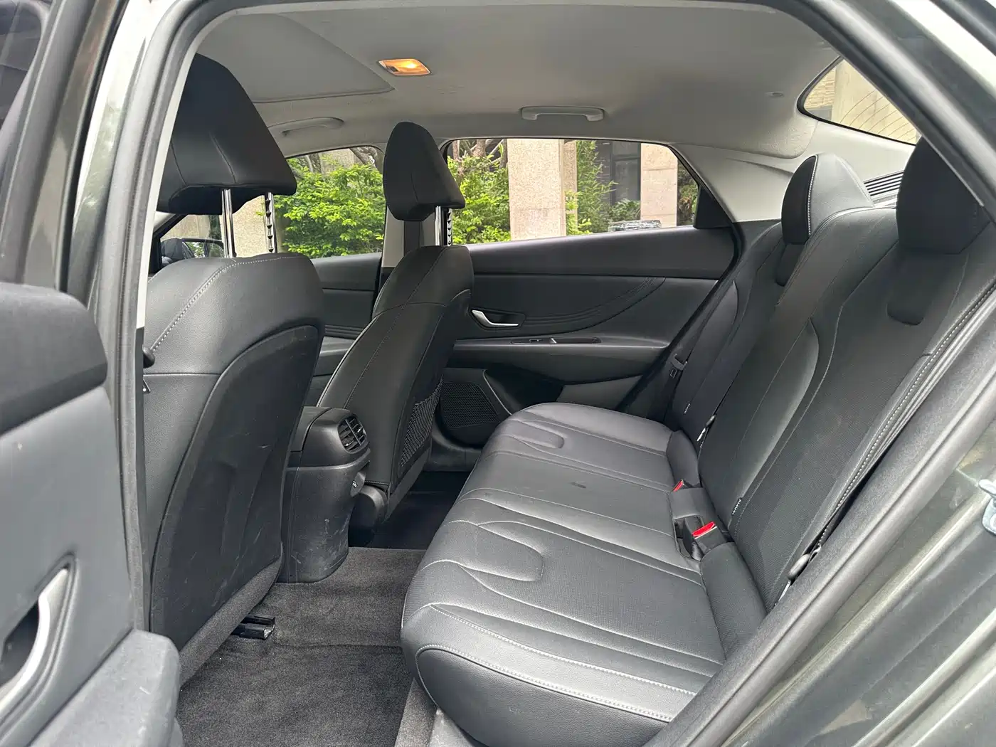 Hyundai Elantra 2023 Model 1.5L CVT LUX Premium Edition фото 14