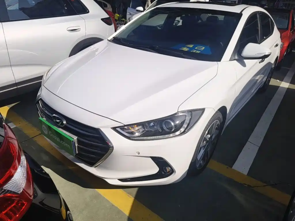 Photo 3 - Hyundai Elantra