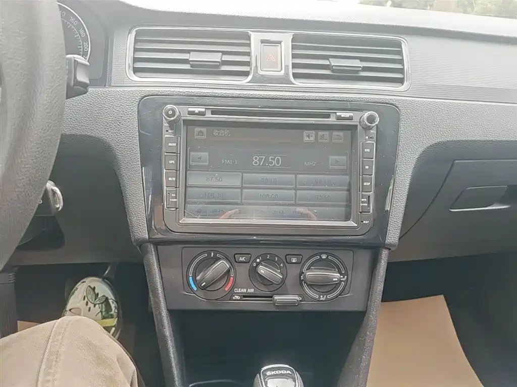 Škoda Skoda Rapid Spaceback 2016 Facelift 1.6L Automatic Forward Edition фото 13